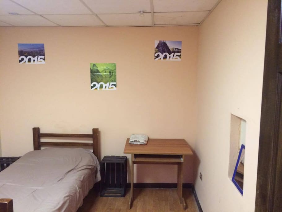 Room/Dormitorio