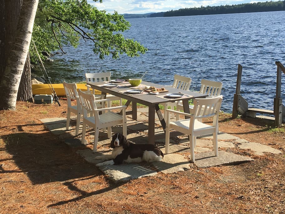 Dinner feet from the lake