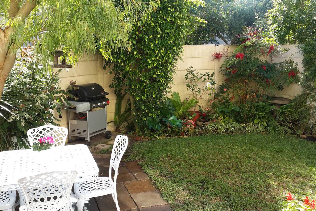 Enjoy meals or a "braai" in the garden.