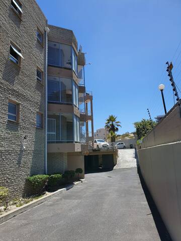 Seaside Apartment, 2 bed, Views of Table Mountain gallery image 4