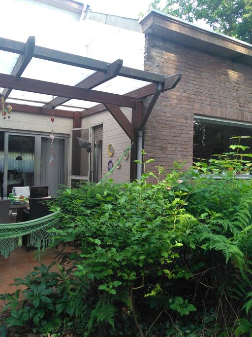 A parte do jardim onde pode ser servido o café da manhã.