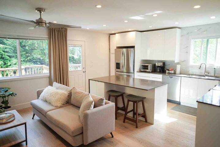 Iconic Commercial Drive: Steps to Skytrain & Fun! gallery image 4