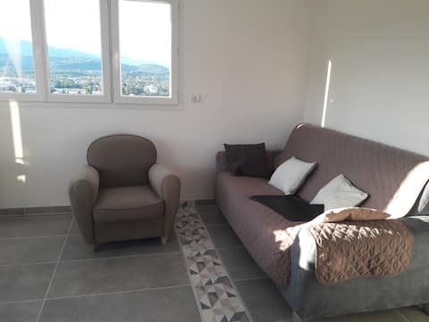 Top performing Airbnb: T3 rooftop, pool, sea & mountain view, city center in Porto Vecchio