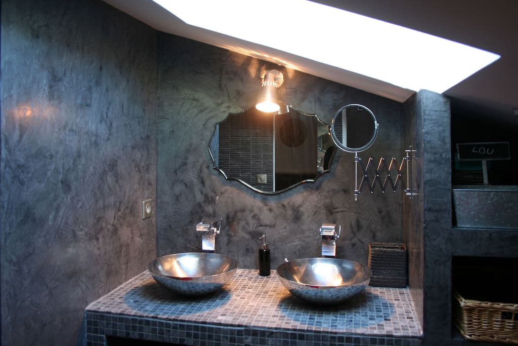 lumière du jour dans la salle de bain privative chambre cosy