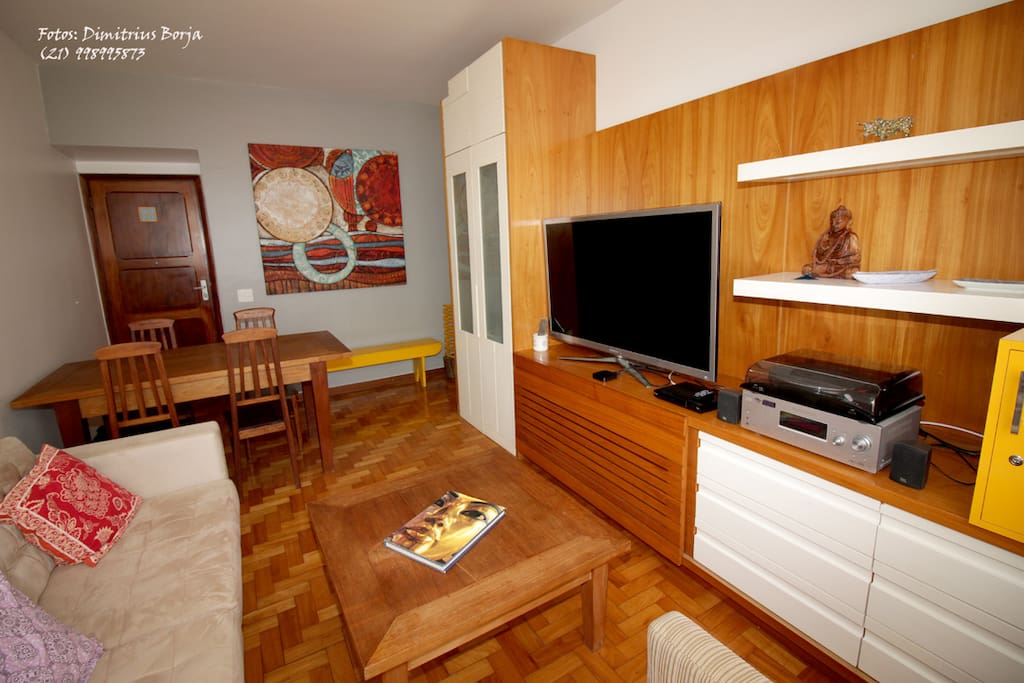 SALA.
LIVING