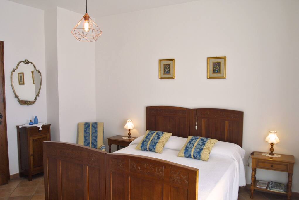 The traditional Tuscan bedroom