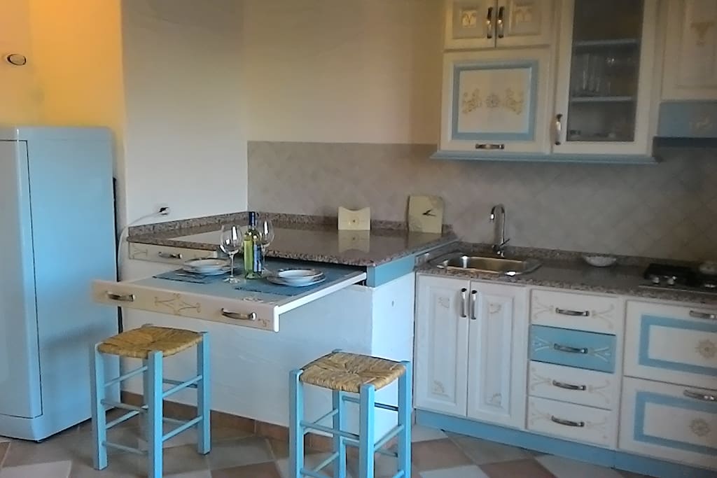 Cucina con tavolo estraibile