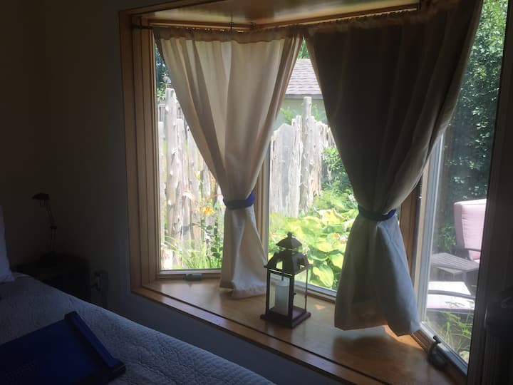 Private Suite Near Skeleton Park - カナダ キングストン