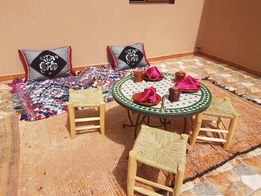 Ready for lunch on the terrace!