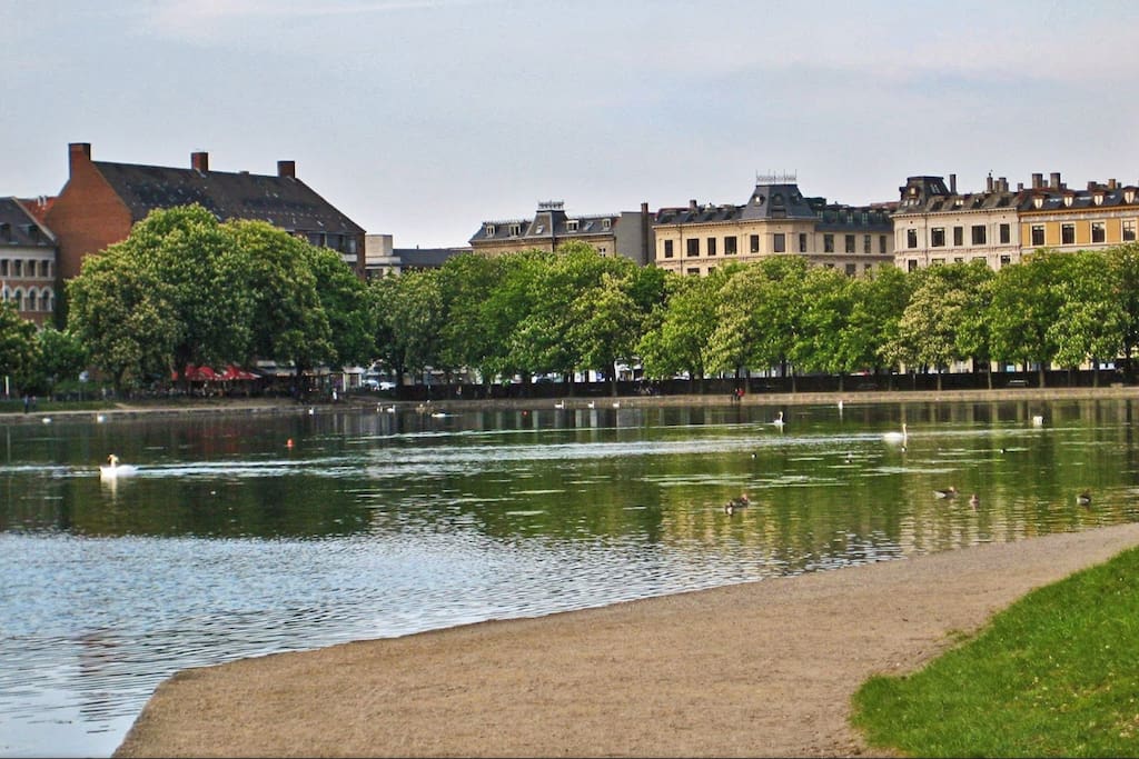 Lakes, walking distance: 30 seconds