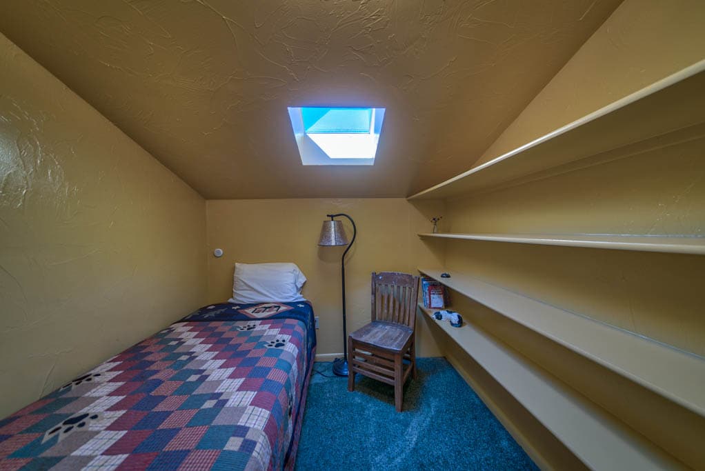 Bedroom 7- South side - upstairs Single Twin bed Nook - no door