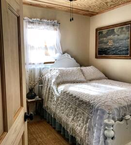 Seashell Beach Cottage  (sister to Sunshine}