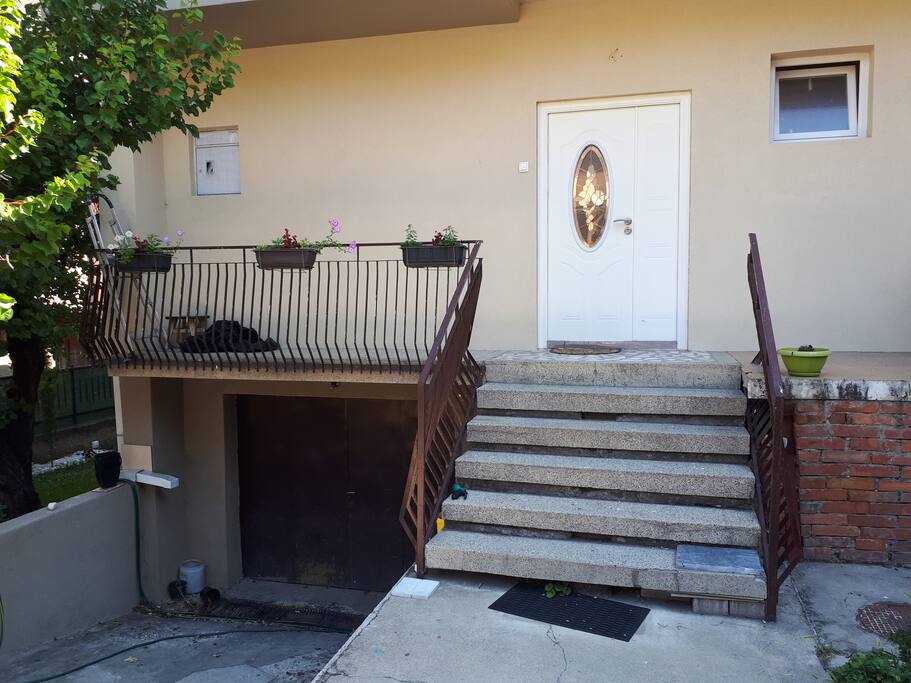 Separate entrance, with safety door, parking place for 3 cars, and 300m2 yard with grass that can be used