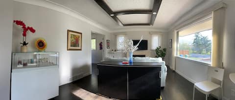 Popular Airbnb listing: Lovely Bungalow Main Floor with AC near University in Banff Trail