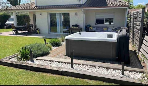 Beautiful home, all comforts close to Pau.