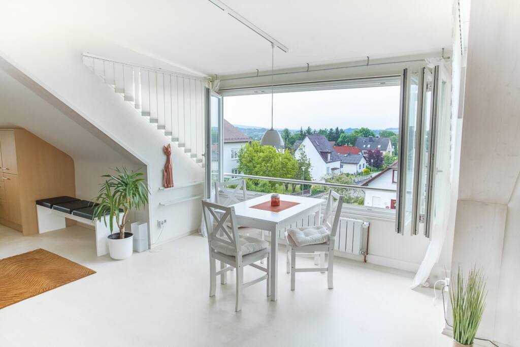 Sehr große Fensterfront zum Öffnen mit wunderbarem Ausblick