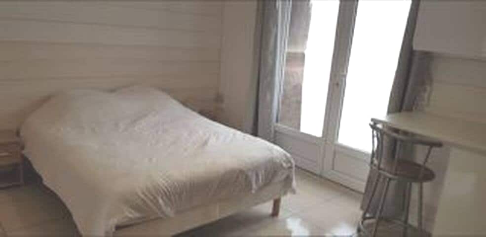 卧室1通往露台和办公区