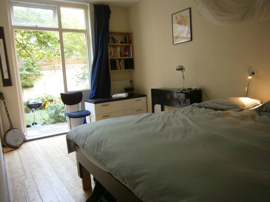 bedroom I have an extra bed