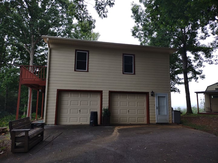 Patti's Tealightful B &B Vacation homes for Rent in Young Harris