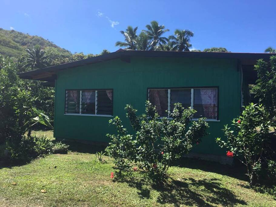 Bach is located on a citrus orchard