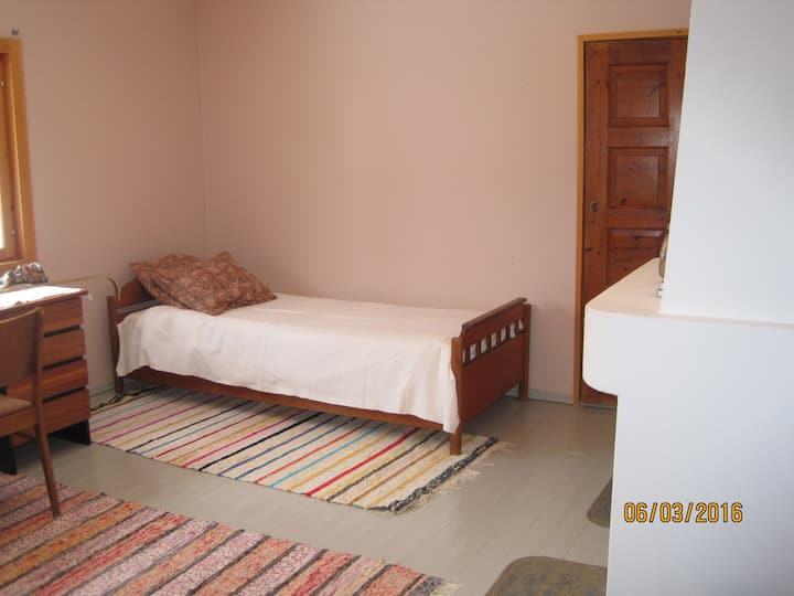 يمكنك الوصول إلى غرفة النوم الثانية مع حجوزات لأكثر من 3 أشخاص. (غرفة النوم رقم 2)