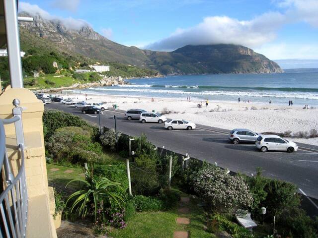 26 On Beach – magnificent sea views! gallery image 4