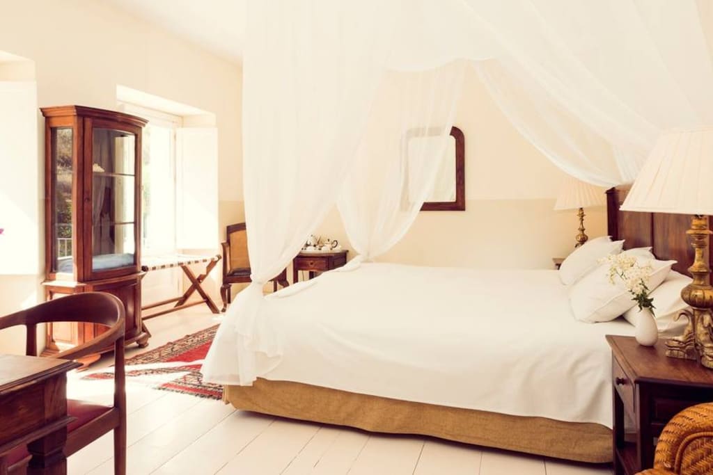Fitted with the Egyptian linen covers, you are guaranteed to have a good night's sleep.