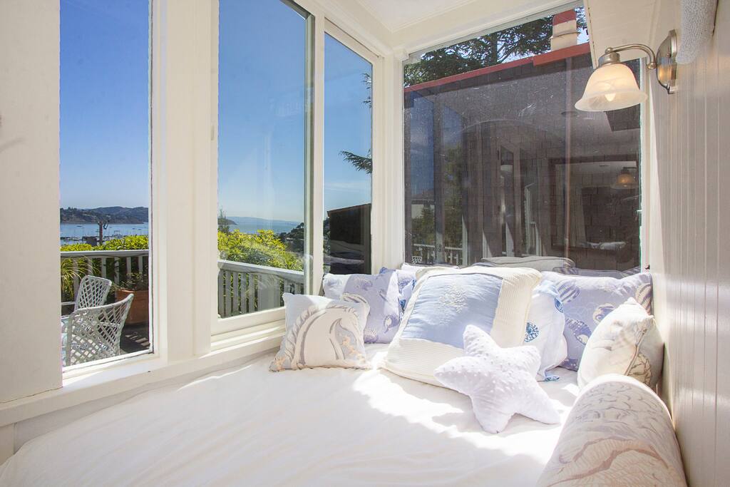 Reading nook and 3rd bedroom