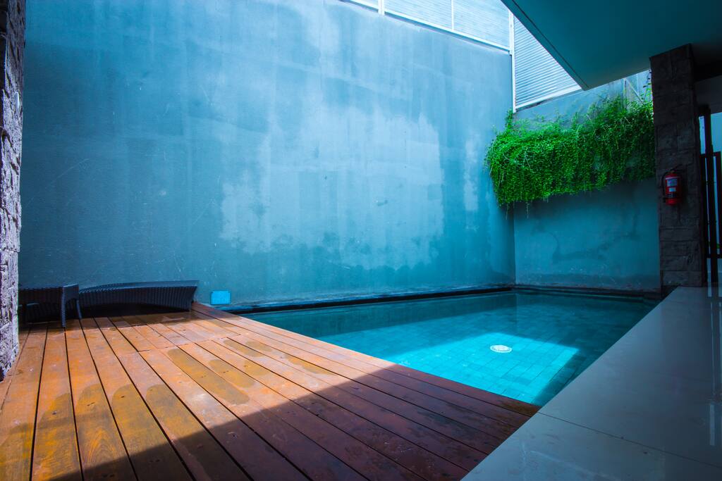 Pool deck