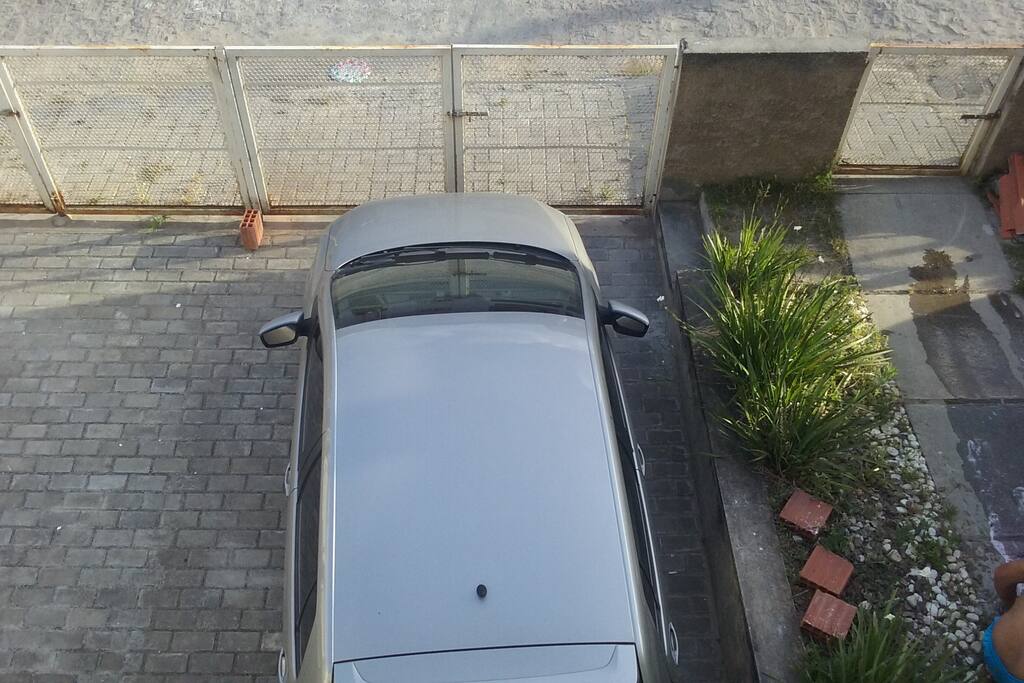 Vaga de garagem descoberta e no cadeado