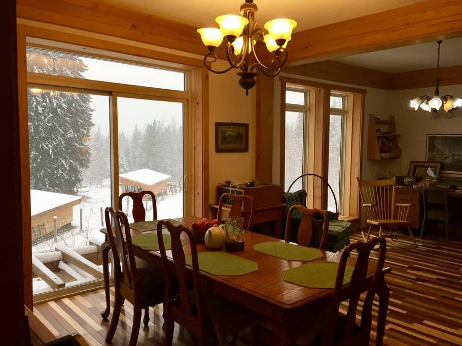 Bright, clean, farmhouse chic furnishings.