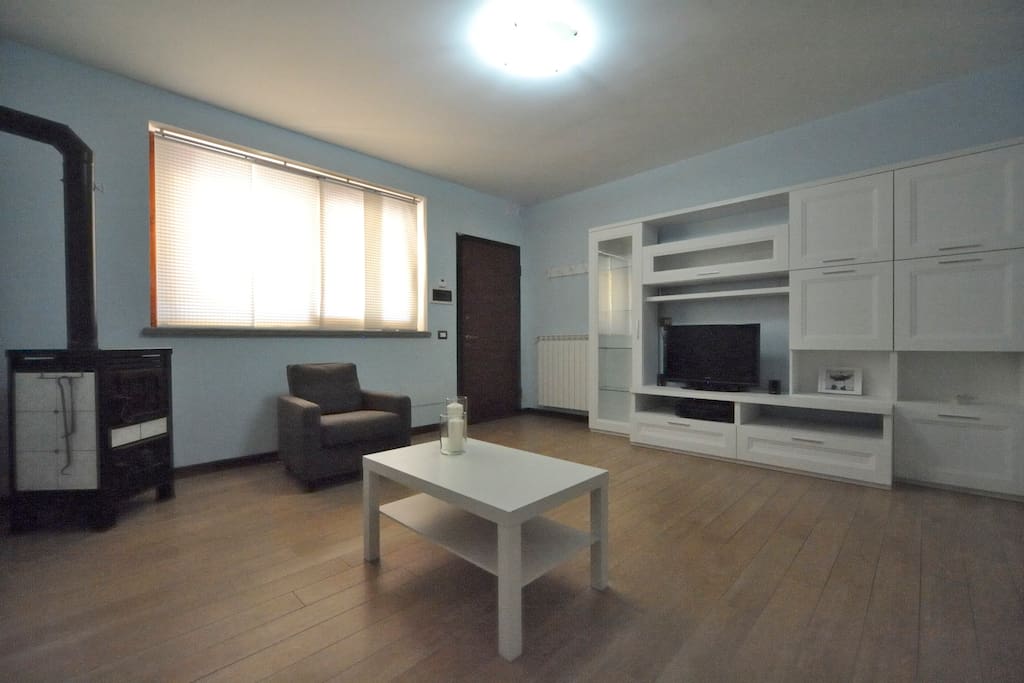 Living room (first floor)