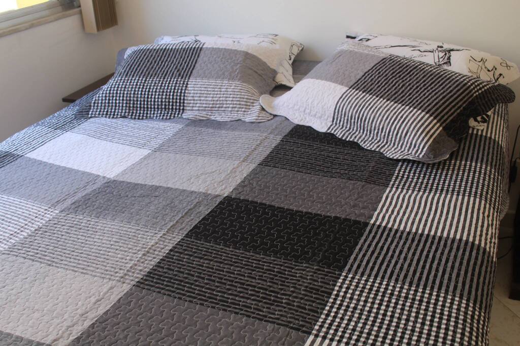 Cama de casal Queen Size Absolut Spring, modelo TOP da Ortobom, com Molas Nanolastic, o Absolut Spring oferece a você um conforto exclusivo.