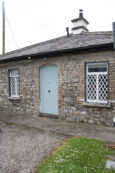 The front door of the gatelodge.