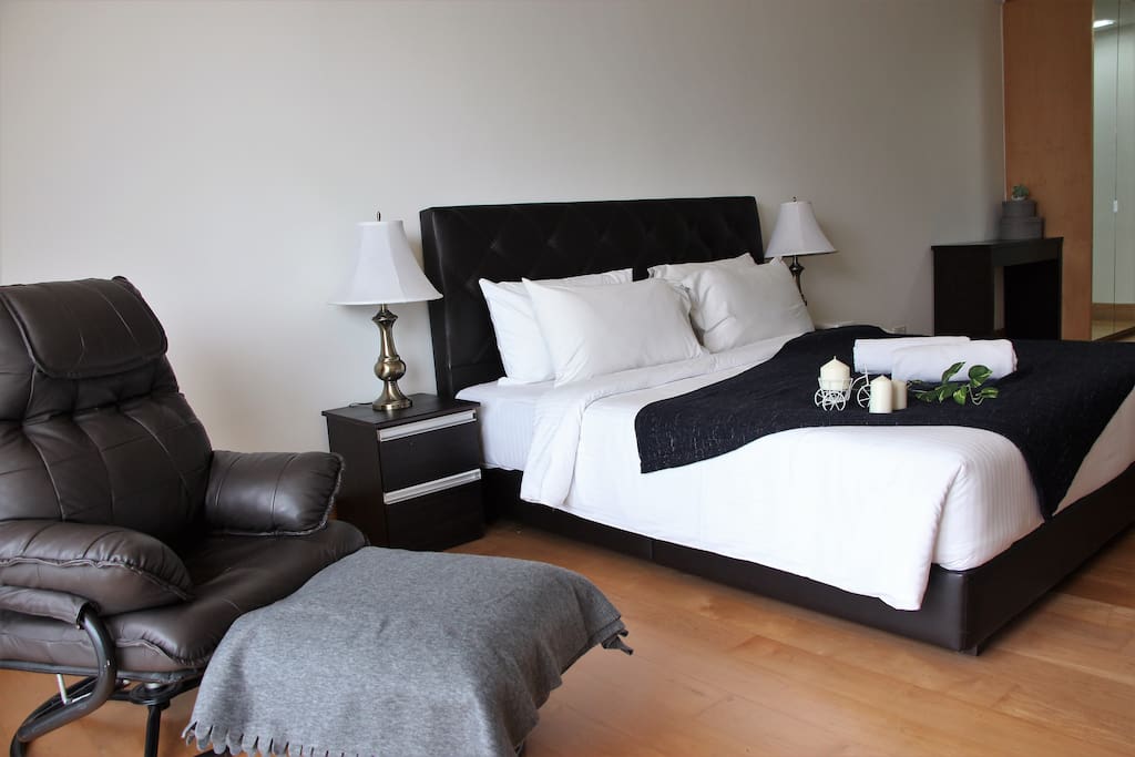 Master Bedroom_King Bed