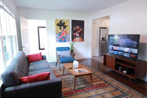 Top performing Airbnb: Modern, Stylish and Comfy Bungalow, Near Uptown! in Ashley Park