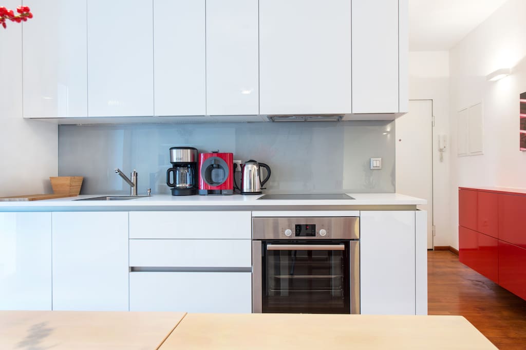 Fully equipped kitchen.