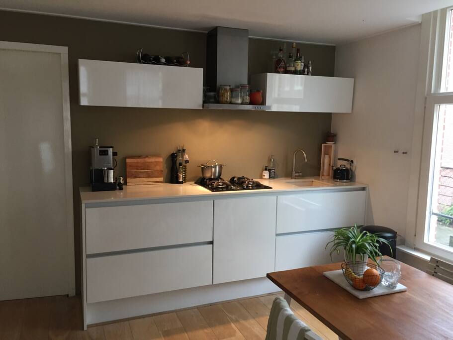 Fully equipped kitchen, with espresso- machine, for use.
