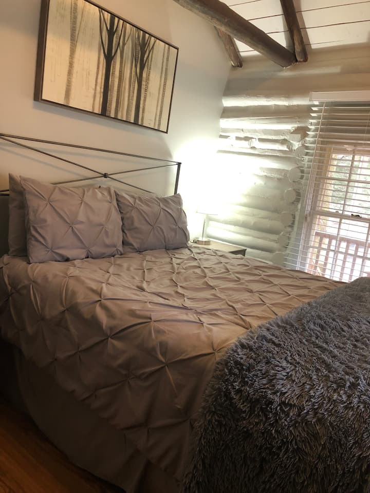 Bedroom 1: new Tempurpedic mattress queen bed with a huge fluffy blanket