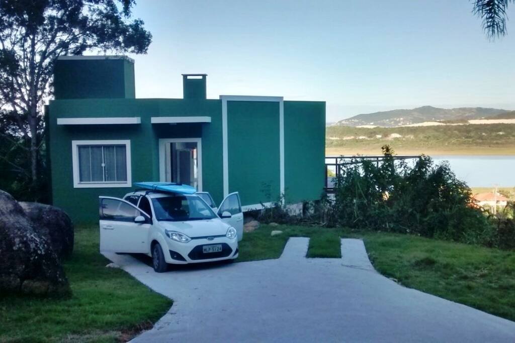 Foto da parte de fora de casa.