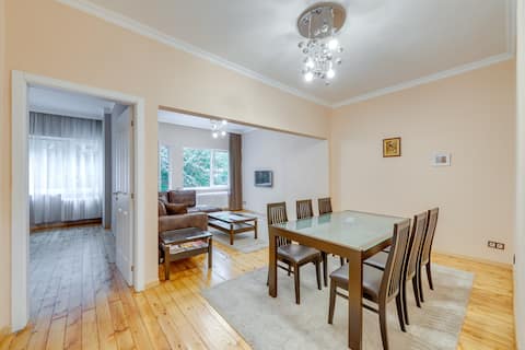 Popular Airbnb listing: Central Apartment in Център