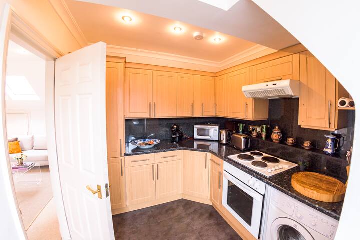 Prime Location near Hyde Park – 3 BR Quiet Duplex gallery image 4