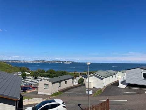 Classic caravan with beautiful views @ Waterside