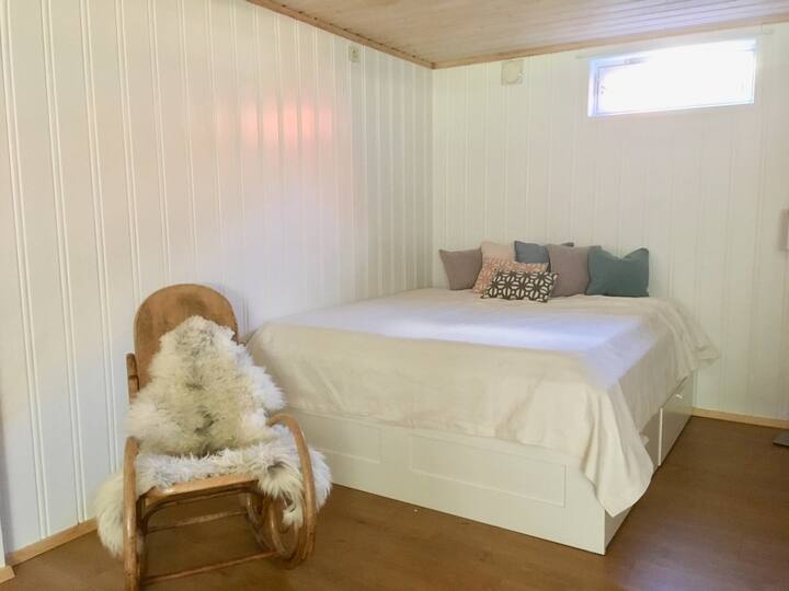 منطقة النوم في موقد الطابق السفلي