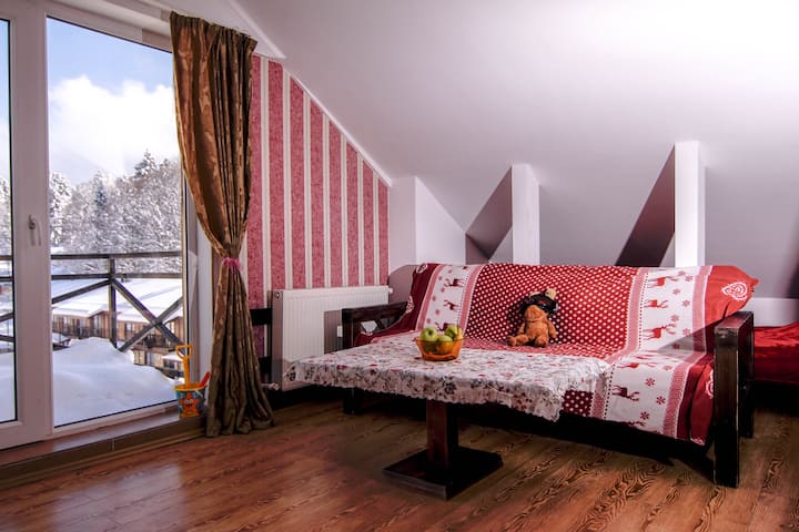 1 Bedroom Ski Loft Mgzavrebi - 800m to Kokhta Lift