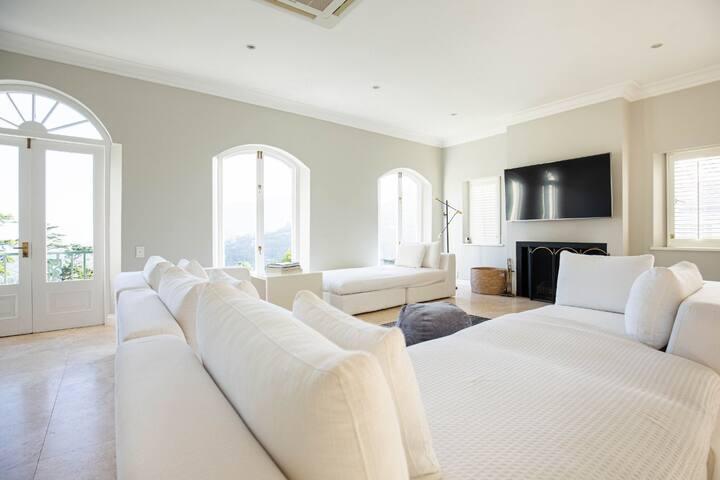 Luxury Forest Home in Ruyteplaats Estate gallery image 2