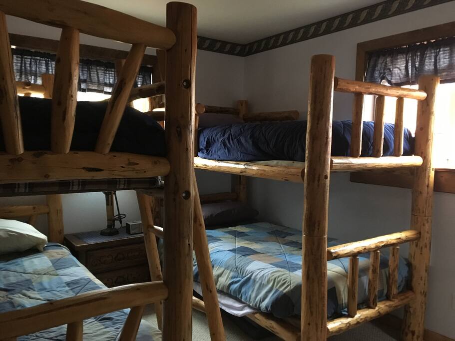 Main floor bedroom with 2 sets of bunkbeds