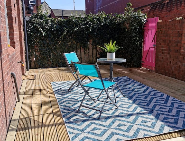 Airbnb Belfast 2 Bed City Apart & Private Garden Apartments for