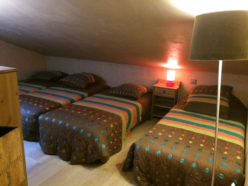 חדר שינה 4 מיטות 90