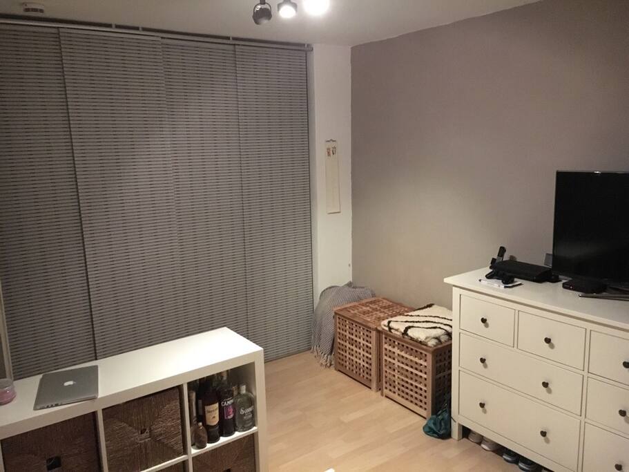 Schlafzimmer 1